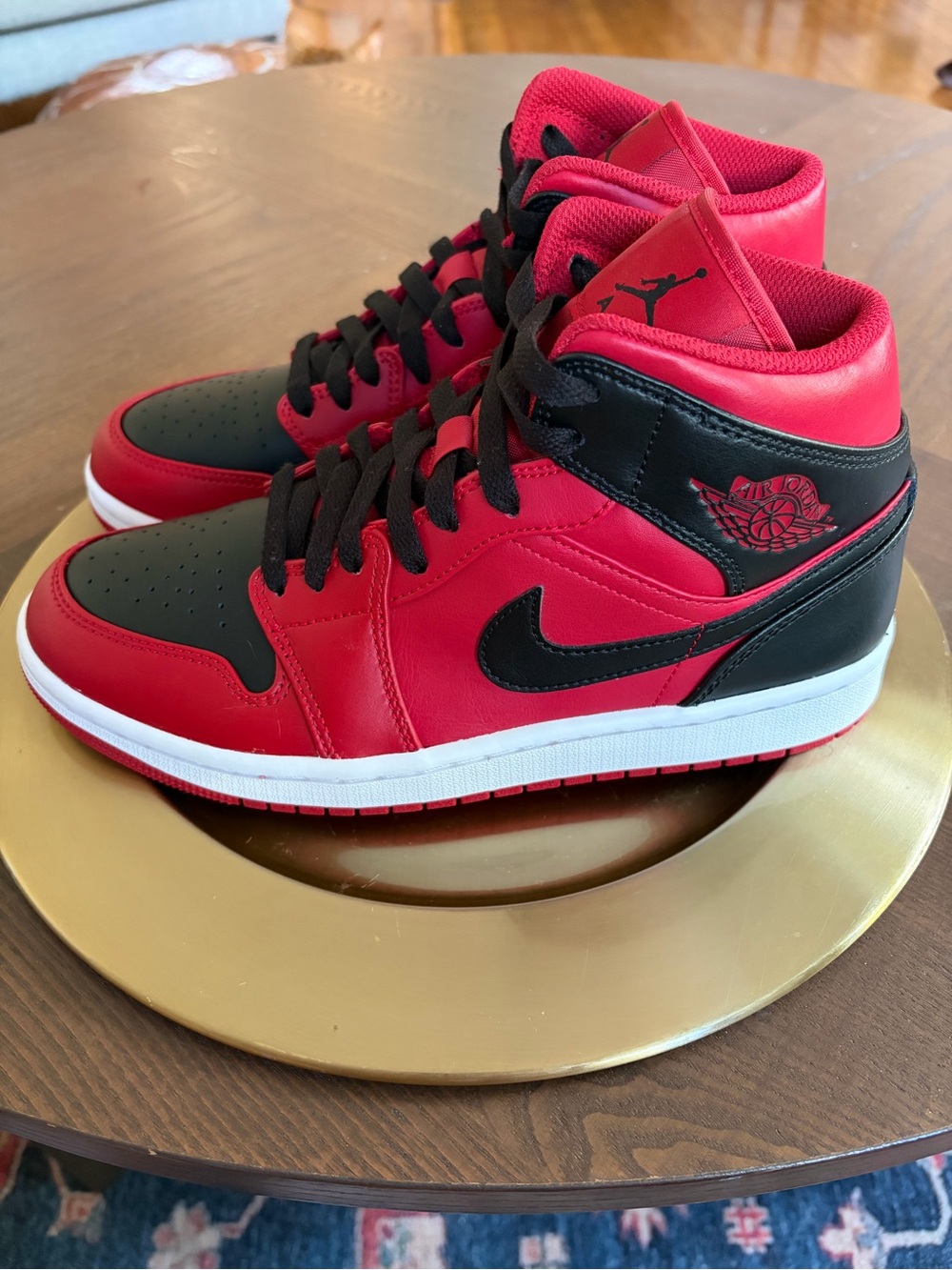 Jordan 1 Mid Reverse Bred - Picture 2 of 6